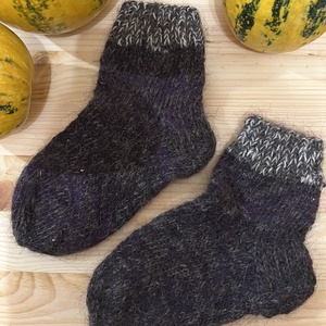 Nagymama-zokni kecskegyapjúból  puha, kézzel kötött melegség - ruha & divat - cipő & papucs - zokni - Meska.hu