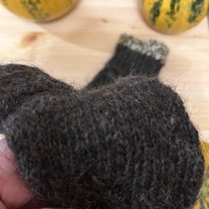 Nagymama-zokni kecskegyapjúból  puha, kézzel kötött melegség - ruha & divat - cipő & papucs - zokni - Meska.hu