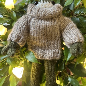 Kézzel kötött békalány csillogó pulóverben, 13 cm - otthon & életmód - dekoráció - dísztárgy - Meska.hu