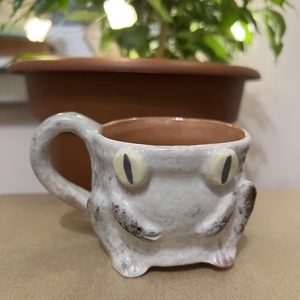 Vidám kicsi béka bögre  tökéletes espressohoz, kb. 150 ml - otthon & életmód - konyhafelszerelés, tálalás - tálalás - bögre & csésze - Meska.hu