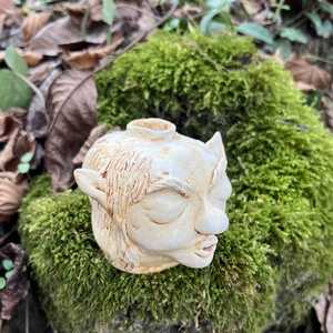 Kézzel készített kerámia troll füstölőtartó � visszaáramló füstölőkhöz, boszorkányos hangulat, goblincore otthoni dekor - otthon & életmód - dekoráció - spiritualitás - füstölő és füstölőtartó - Meska.hu