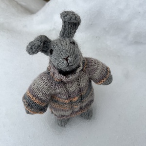 Waldorf jellegű kötött nyuszi � 100% gyapjú, levehető pulóverrel (23 cm) - Meska.hu