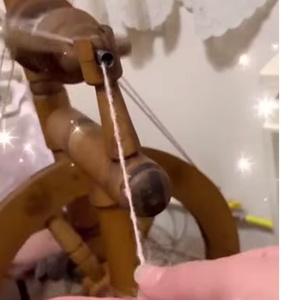 Kézzel font kutyaszőr derékmelegítő � Nagymama gondoskodása (Cruelty-free) - ruha & divat - női ruha - mellény - Meska.hu