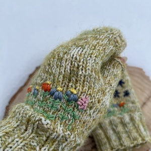 Kézzel kötött virágos ujjatlan kesztyű � Autóvezetéshez is ideális - Meska.hu