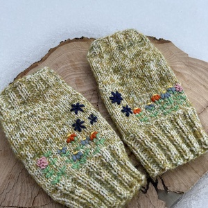 Kézzel kötött virágos ujjatlan kesztyű � Autóvezetéshez is ideális - ruha & divat - sál, sapka, kendő - kesztyű - Meska.hu