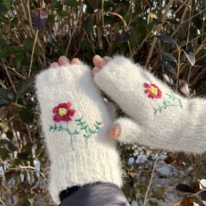 Pihe-puha alpaka-selyem ujjatlan kesztyű � Kézzel hímzett, elegáns viselet - ruha & divat - sál, sapka, kendő - kesztyű - Meska.hu