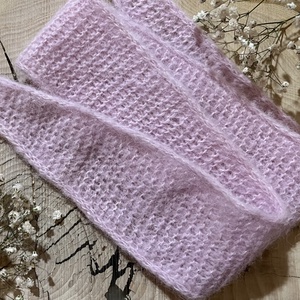 Kézzel kötött Mini Sophie sál - Rózsaszín alpaka és selyem nyakmelegítő - Elegáns ajándék díszdobozban, Ruha & Divat, Sál, Sapka, Kendő, Sál, , MESKA