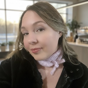 Kézzel kötött Mini Sophie sál - Rózsaszín alpaka és selyem nyakmelegítő - Elegáns ajándék díszdobozban - ruha & divat - sál, sapka, kendő - sál - Meska.hu