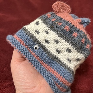 Kötött baba sapka � halacska, természetes fonalból 44-46 cm - baba - mama - babaruházat - babasapka - Meska.hu