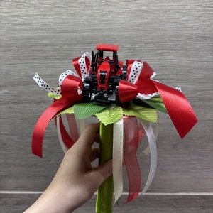 Traktoros ballagási csokor - otthon & életmód - virágdekoráció - virágok - virágcsokor - Meska.hu