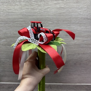 Traktoros ballagási csokor - otthon & életmód - virágdekoráció - virágok - virágcsokor - Meska.hu