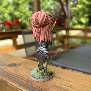 Laezel Chibi Figura  Baldurs Gate 3 (kézzel festett, gyűjtői darab) - otthon & életmód - dekoráció - asztal és polc dekoráció - asztaldísz - Meska.hu