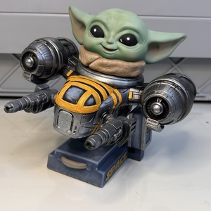 Kézzel festett Grogu figura a Razor Crest hajón � The Mandalorian ihlette gyűjtői szobor - Meska.hu
