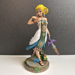 Princess Zelda (Tears of the Kingdom) � kézzel festett prémium műgyanta szobor a Megromlott Mesterkarddal, Otthon & Életmód, Dekoráció, Asztal és polc dekoráció, Könyvszobor, Festett tárgyak, MESKA