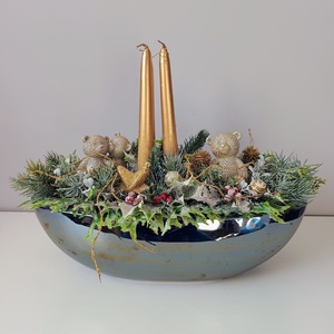 Szürke ovális kaspóban arany-zöld macis hosszú gyertyás karácsonyi adventi ünnepi asztaldísz, Karácsony, Adventi díszek, Adventi asztaldísz, Virágkötés, Mindenmás, MESKA