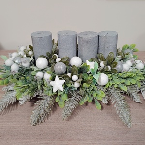 Ezüst-zöld gyertyás karácsonyi ünnepi adventi asztaldísz, Karácsony, Adventi díszek, Adventi asztaldísz, Virágkötés, Mindenmás, MESKA