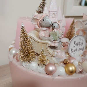 Púder rózsaszín egér figurás kastély díszítéssel négy gyertyával adventi karácsonyi ünnepi asztaldísz - karácsony - adventi díszek - adventi asztaldísz - Meska.hu