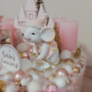 Púder rózsaszín egér figurás kastély díszítéssel négy gyertyával adventi karácsonyi ünnepi asztaldísz - karácsony - adventi díszek - adventi asztaldísz - Meska.hu