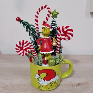 Grincs bögrés dísz - grinch bögrés dísz asztalra, polcra  - karácsony - karácsonyi lakásdekoráció - ünnepi asztaldekoráció - Meska.hu