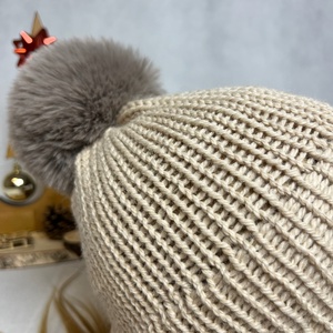 Bézs Kötött Merino Gyapjú Sapka levehetö pompommal - ruha & divat - sál, sapka, kendő - sapka - Meska.hu