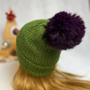Zöld Kötött Merino Gyapjú Sapka levehetö pompommal - ruha & divat - sál, sapka, kendő - sapka - Meska.hu