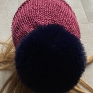 Junior Magenta Kötött Merino Gyapjú Sapka levehetö pompommal - ruha & divat - sál, sapka, kendő - sapka - Meska.hu