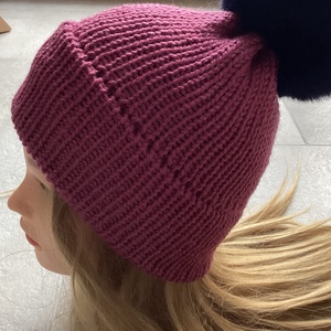 Junior Magenta Kötött Merino Gyapjú Sapka levehetö pompommal - ruha & divat - sál, sapka, kendő - sapka - Meska.hu