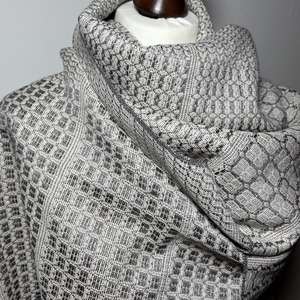 Kézzel szőtt Szürkésbarna Selyem Kendő - Meska.hu