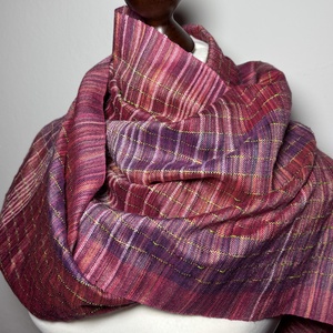 Kézzel szőtt Málna Selyem Kendő - Meska.hu