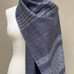 Kézzel szőtt kékesszürke hernyóselyem kendő liliom mintával  Egyedi kézműves női kiegészítő - Meska.hu