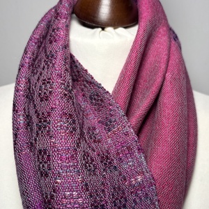 Viragmintás kézzel szőtt lila, narancs merinó selyem sál - ruha & divat - sál, sapka, kendő - kendő - Meska.hu