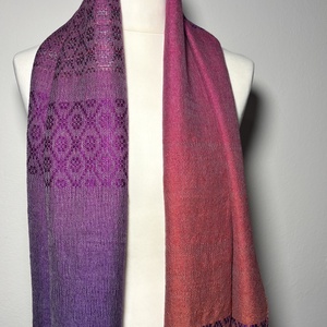 Viragmintás kézzel szőtt lila, narancs merinó selyem sál - ruha & divat - sál, sapka, kendő - kendő - Meska.hu
