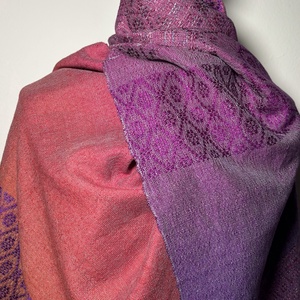 Viragmintás kézzel szőtt lila, narancs merinó selyem sál - Meska.hu