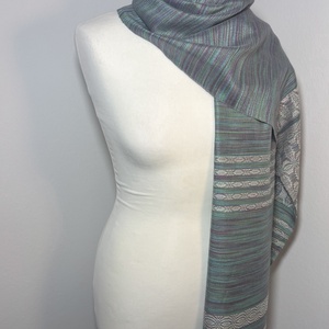 Kézzel szőtt Zöldes Lilás Selyemkendő liliom mintával � Egyedi kézműves női kiegészítő - ruha & divat - sál, sapka, kendő - kendő - Meska.hu