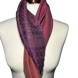 Viragmintás kézzel szőtt lila, narancs merinó selyem sál - Meska.hu