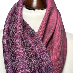 Viragmintás kézzel szőtt lila, narancs merinó selyem sál - ruha & divat - sál, sapka, kendő - kendő - Meska.hu