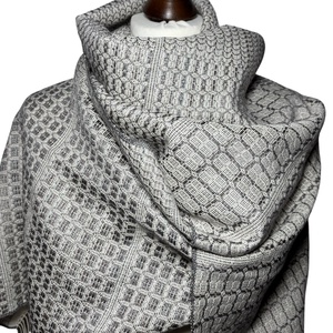 Kézzel szőtt Szürkésbarna Selyem Kendő - Meska.hu