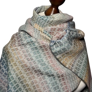 Kézzel szőtt elegáns Szívárvány színátmenetes Tevesz�r és Selyem Kendő - Meska.hu