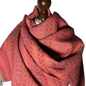 Kézzel szőtt Málna színátmenetes Merinó Kashmir Rózsa rost Selyem Kendő - ruha & divat - sál, sapka, kendő - kendő - Meska.hu