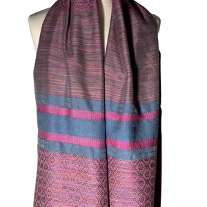 Kézzel szőtt Málna Selyem Kendő - ruha & divat - sál, sapka, kendő - kendő - Meska.hu