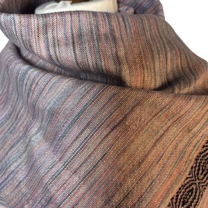 Aszimmetrikus rózsaszín selyem�merinó sál liliom motívummal � Kézzel készült elegáns kendő - ruha & divat - sál, sapka, kendő - kendő - Meska.hu