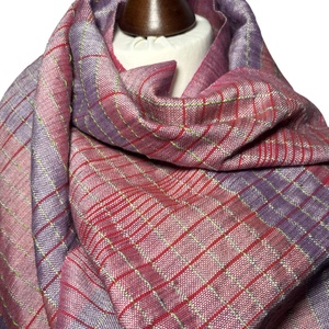 Kézzel szőtt Lilás Pirosas Selyem Kendő - ruha & divat - sál, sapka, kendő - kendő - Meska.hu