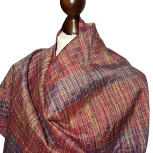 Kézzel szőtt Őszibarack Selyem Kendő - Meska.hu