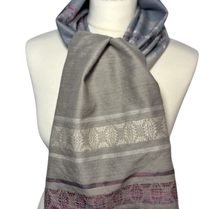 Kézzel szőtt ombre szürke-kék-bézs Merino kendő � Málna és krém mintával � Luxus gyapjú sál � Elegáns női vállkendő - ruha & divat - sál, sapka, kendő - kendő - Meska.hu