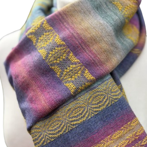 Kézzel szőtt Szívárvány Selyem-, Merinókendő, Elegáns női kiegészítő - ruha & divat - sál, sapka, kendő - kendő - Meska.hu