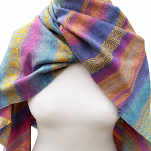 Kézzel szőtt Szívárvány Selyem-, Merinókendő, Elegáns női kiegészítő - ruha & divat - sál, sapka, kendő - kendő - Meska.hu