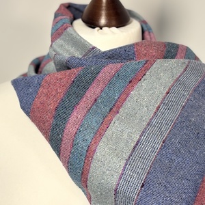 Kézzel szőtt kék, zöld, málna csíkos selyemsál - ruha & divat - sál, sapka, kendő - kendő - Meska.hu