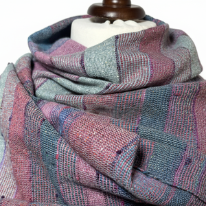 Kézzel szőtt málna, zöldcsíkos selyemsál - ruha & divat - sál, sapka, kendő - stóla - Meska.hu