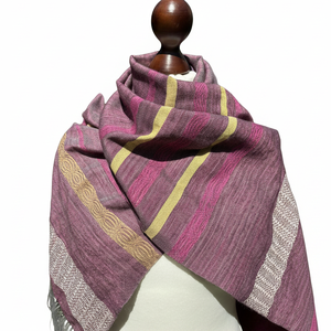 Romantikus, kézzel szőtt merinó�selyem�jak kendő � aszimmetrikus lila sál � egyedi kézműves darab - Meska.hu