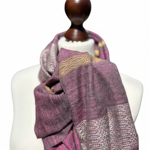 Romantikus, kézzel szőtt merinó�selyem�jak kendő � aszimmetrikus lila sál � egyedi kézműves darab - ruha & divat - sál, sapka, kendő - stóla - Meska.hu